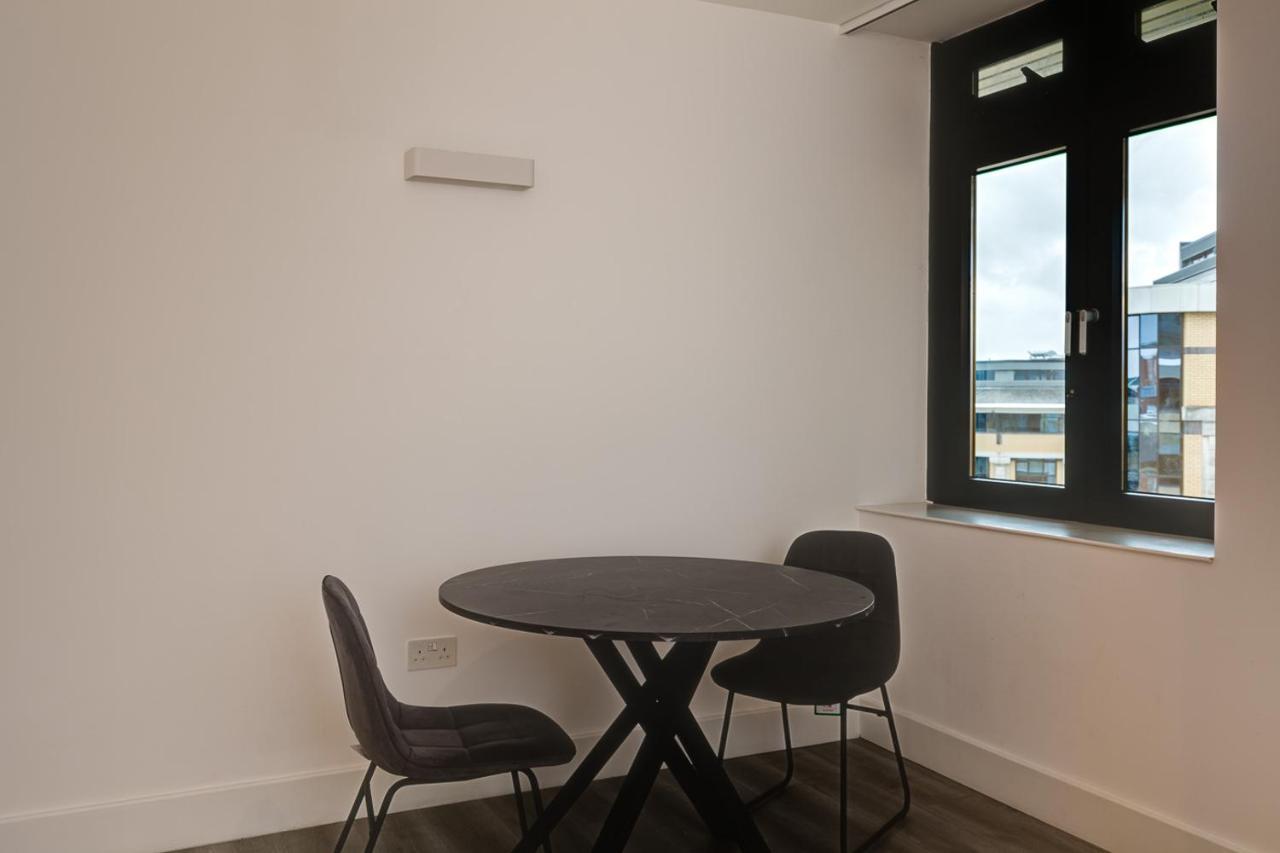 Ferienwohnung Charles Hope London Brentford Exterior foto